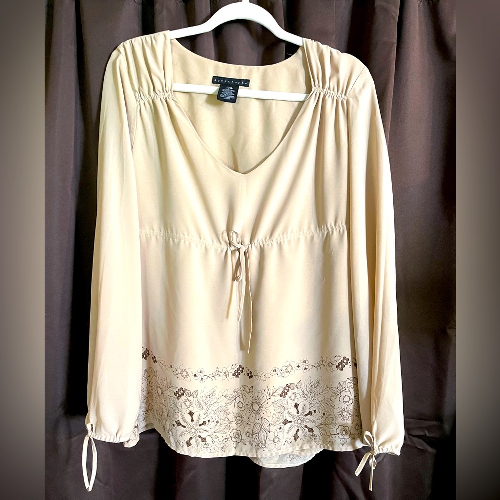 Ladies Apostrophe Blouse, Size L14-16, Looks like cut outs but, it is not